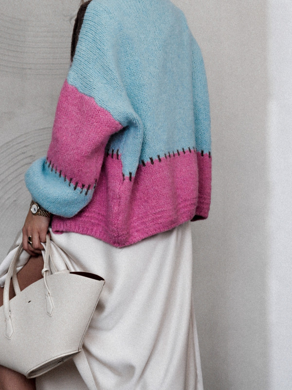 SWETER MACK O LUŹNIEJSZYM KROJU KOLOROWY 1