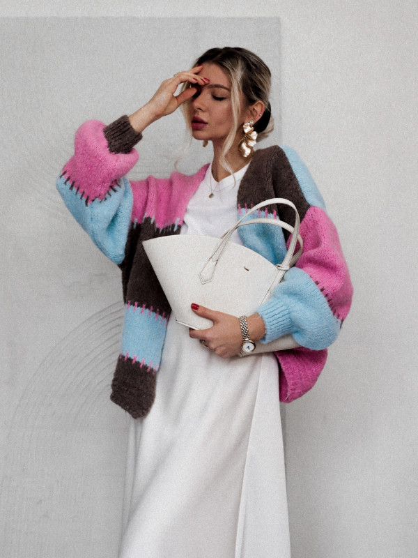 SWETER MACK O LUŹNIEJSZYM KROJU KOLOROWY 2