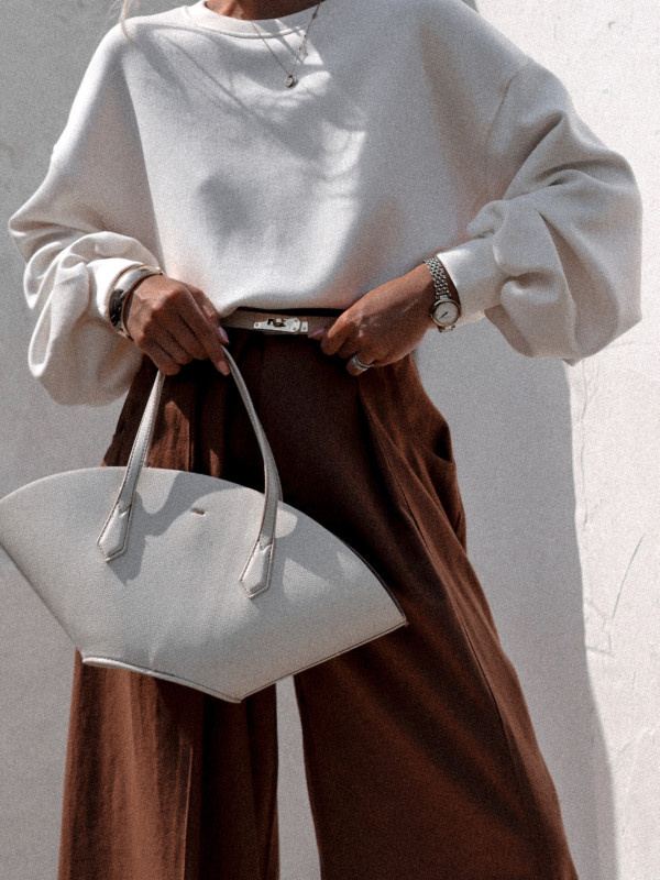 BLUZA AVENLY Z WYCIĘCIEM NA PLECACH ŚMIETANKOWA 3