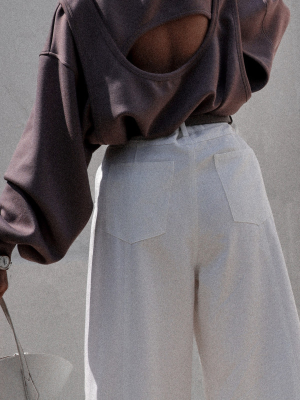 BLUZA AVENLY Z WYCIĘCIEM NA PLECACH TAUPE 2
