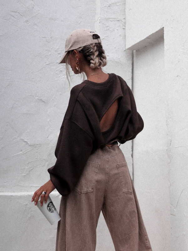 BLUZA AVENLY Z WYCIĘCIEM NA PLECACH CZEKOLADOWA 5