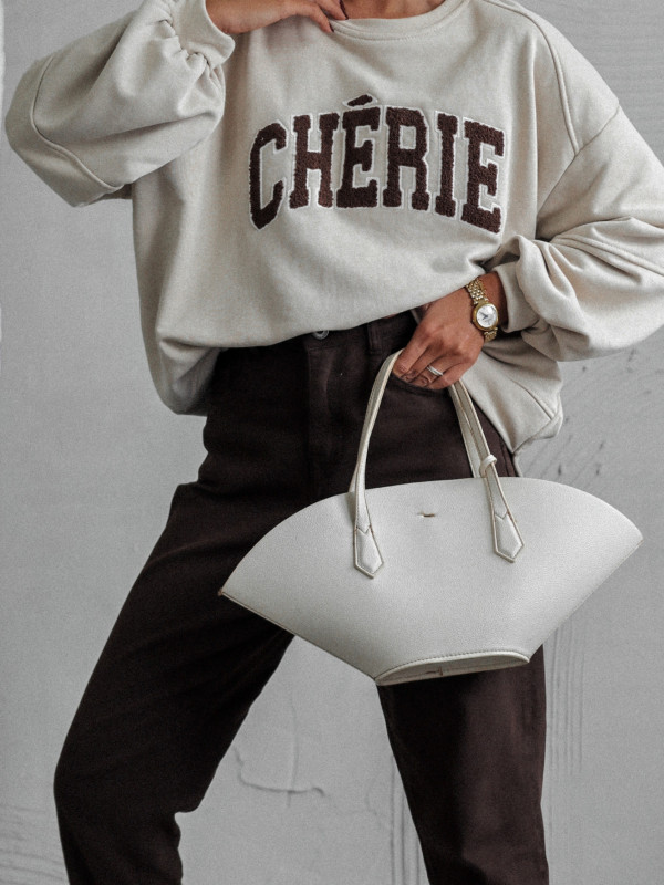 BLUZA CHERIE O LUŹNIEJSZYM KROJU BEŻOWA