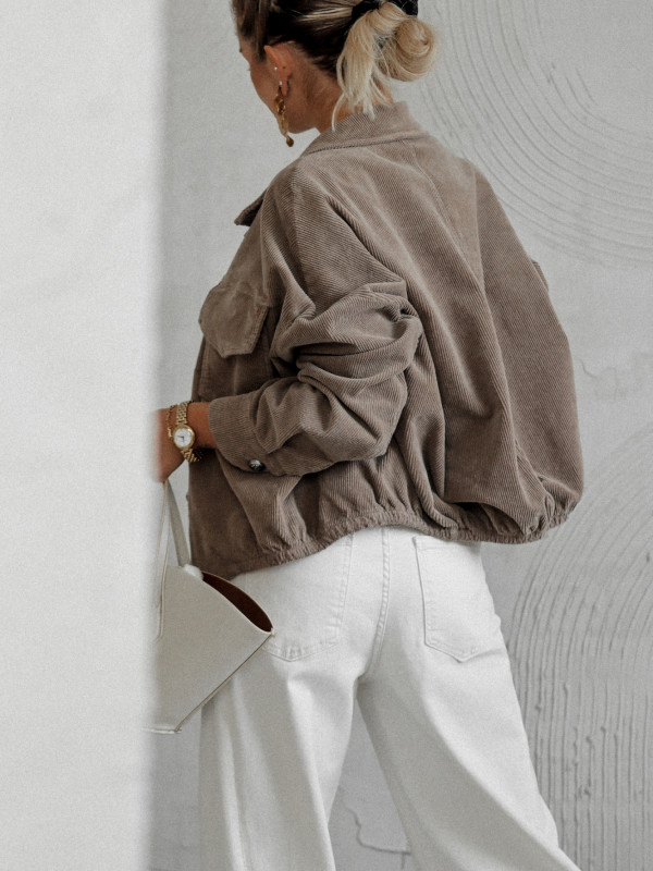 KURTKA GLAM HORIZON O STRUKTURALNYM WYKOŃCZENIU TAUPE 2