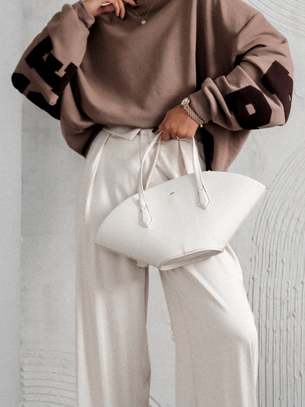 BLUZA CHESTNUT RUSH O KROJU OVERSIZE BEŻOWA