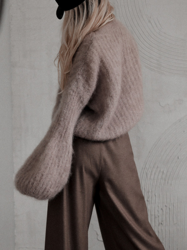 SWETER TEA HOUSE Z MOHEREM Z POSZERZANYM RĘKAWEM TAUPE 1