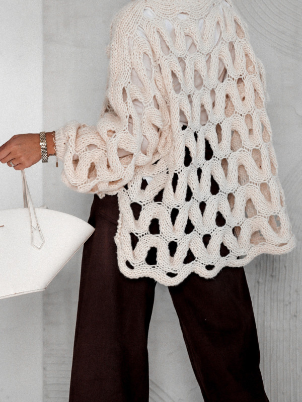 SWETER LA PROMENADE O KROJU OVERSIZE ECRU 2