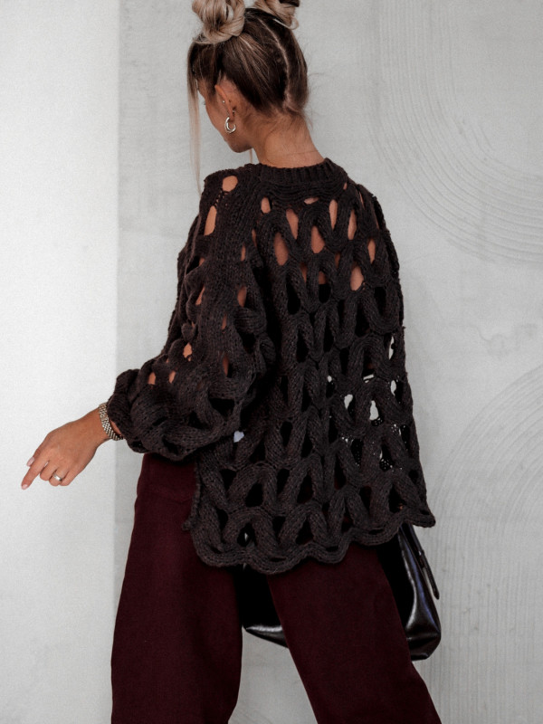SWETER LA PROMENADE O KROJU OVERSIZE CZEKOLADOWY 3