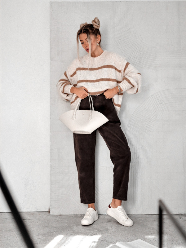 SWETER LUNE & LATTE W BEŻOWE PASKI O KROJU OVERSIZE 5