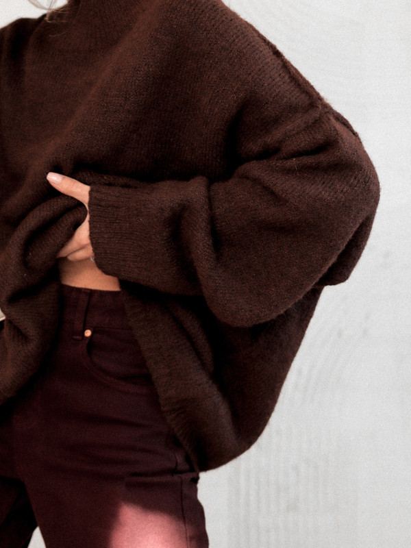 SWETER ESPRESSO AFTER DARK O KROJU OVERSIZE CZEKOLADOWY 3