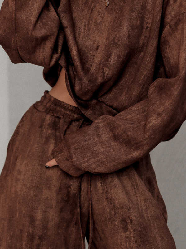 BLUZA AVENUE ELAN O LUŹNIEJSZYM KROJU CZEKOLADOWA 3