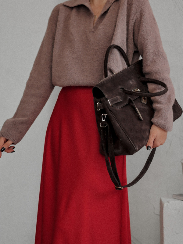 SWETER MIDNIGHT DRAPE Z KOŁNIERZEM TYPU POLO Z ALPAKI - TAUPE